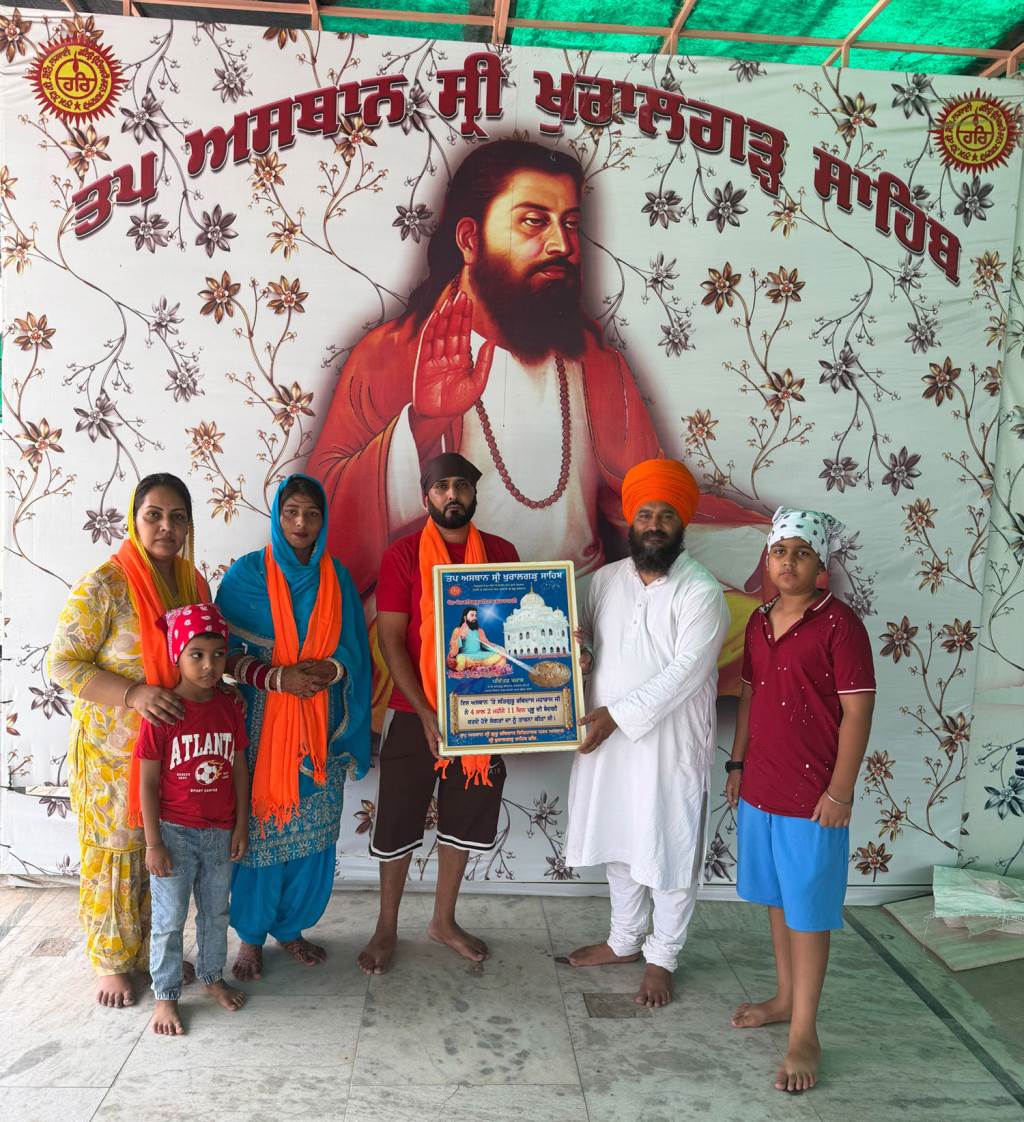संजीव कुमार फगवाड़ा ने तप स्थान श्री खुरालगढ़ साहिब की कार सेवा के लिए 11 हजार रुपये की सेवा भेंट की